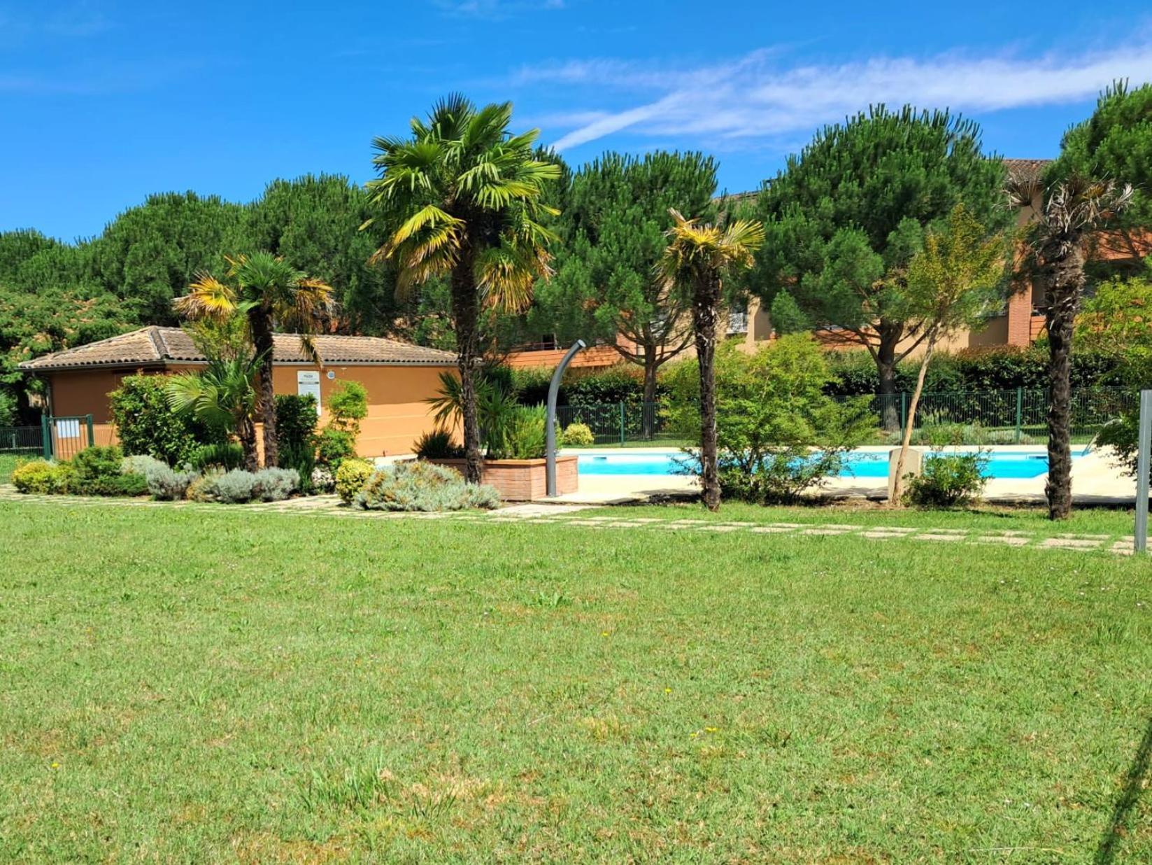 Le Montauriol - Logement Avec Terrasse - Piscine -Tennis - Place De Parking Privee Apartment Montauban Exterior foto